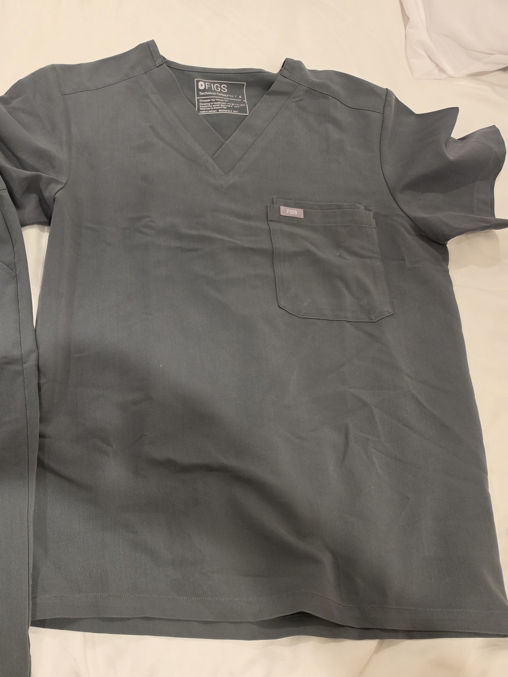 FIGS Men's V-Neck Scrub Top And Jogger Pants